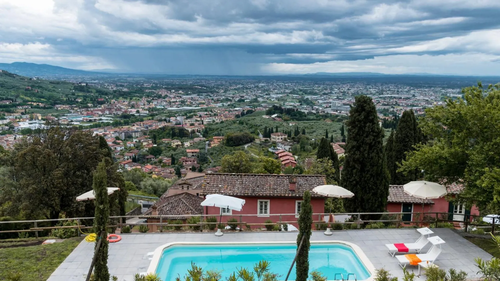 Residence Collecchio Pescia Aparthotel